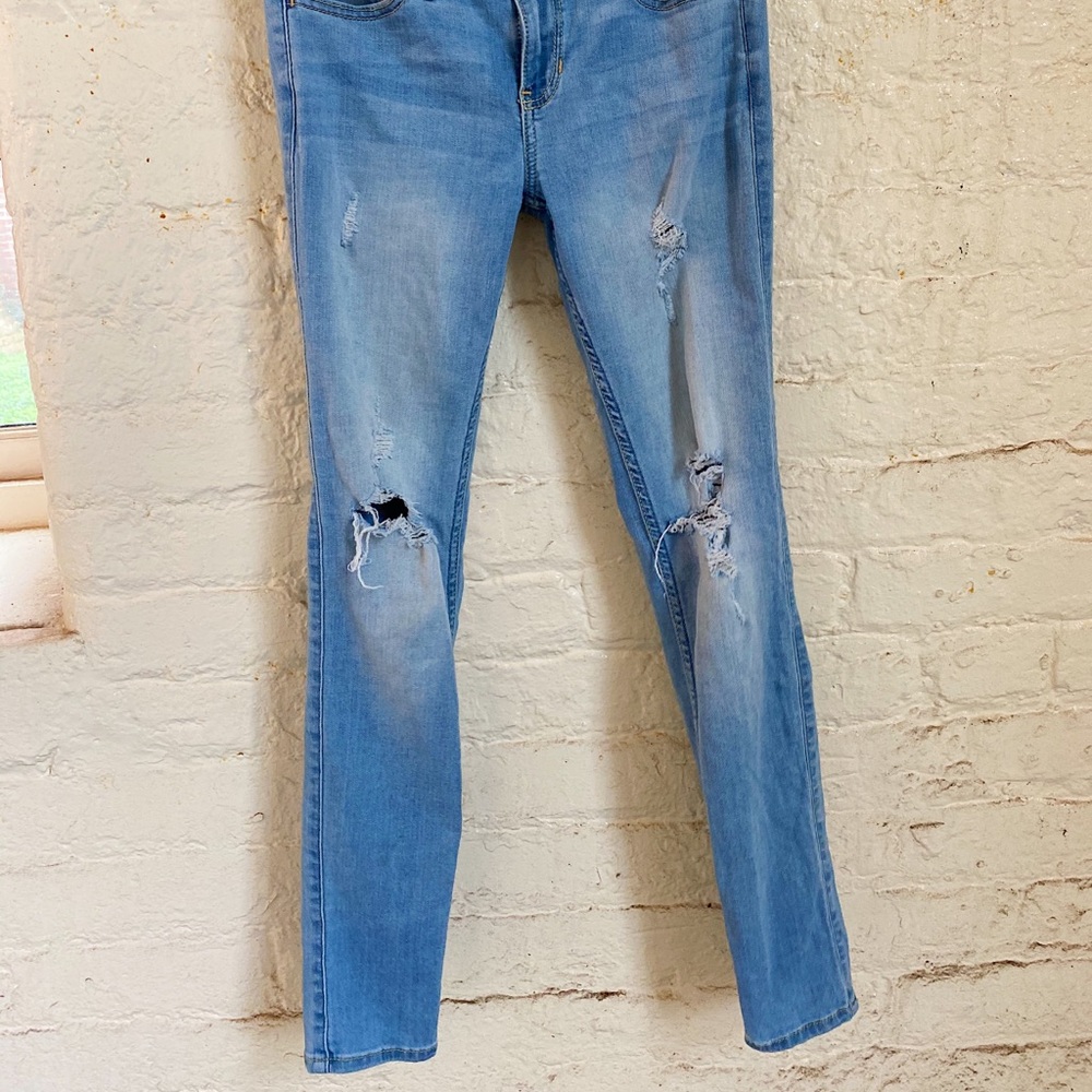 Light wash Hollister skinny jeans